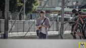 Non distrarti mentre cammini. Lo spot choc della polizia di Losanna.